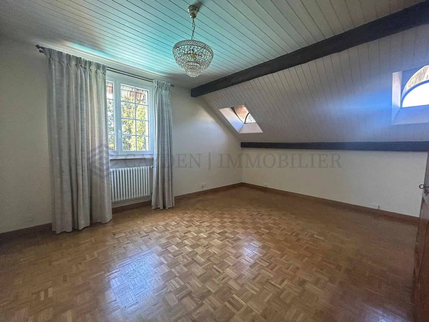 Proprietà straordinaria con piscina! - Foto 1 di 13
