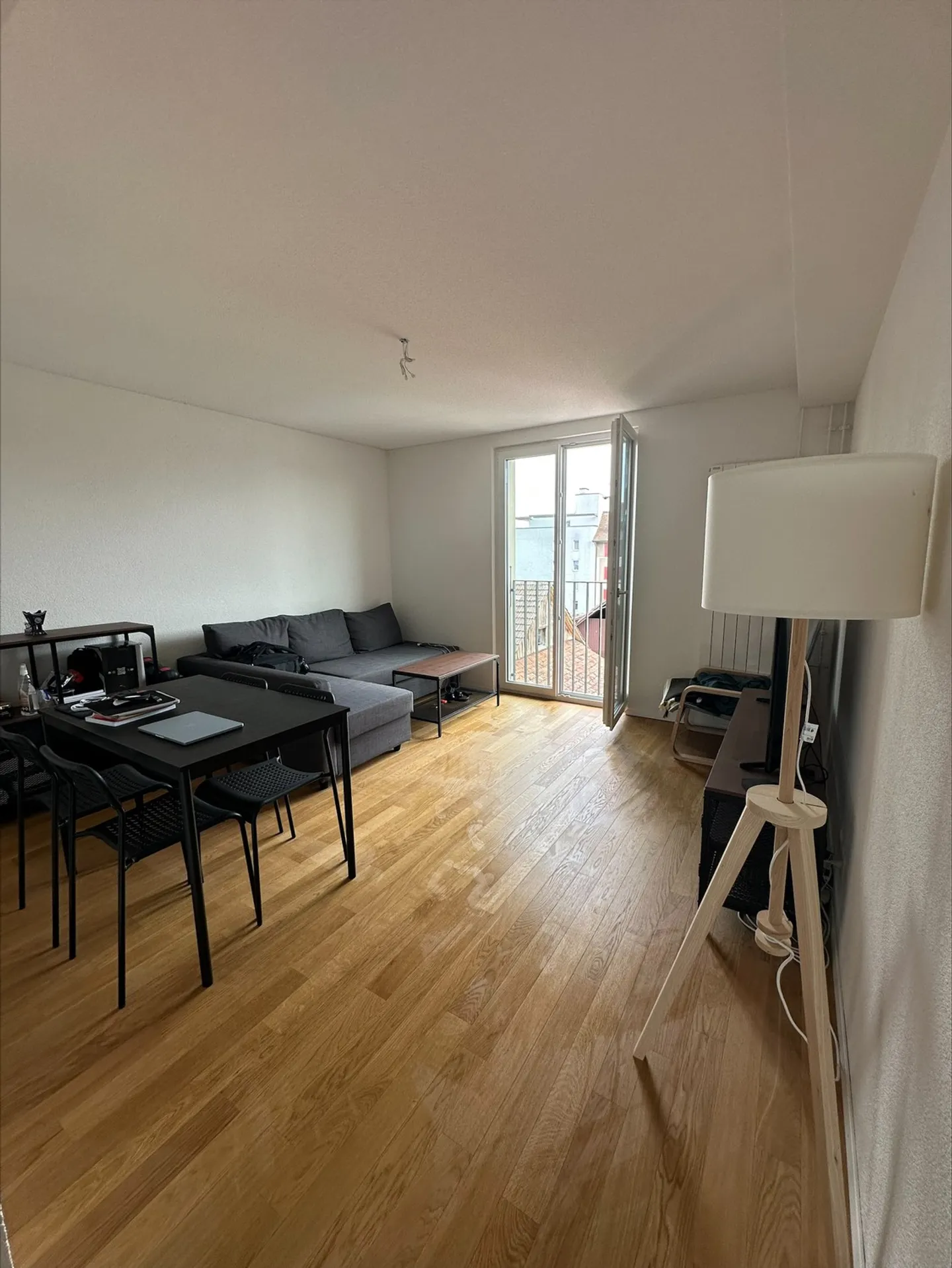 Modern 3.5-room apartment in charming property - Photo 2 of 6