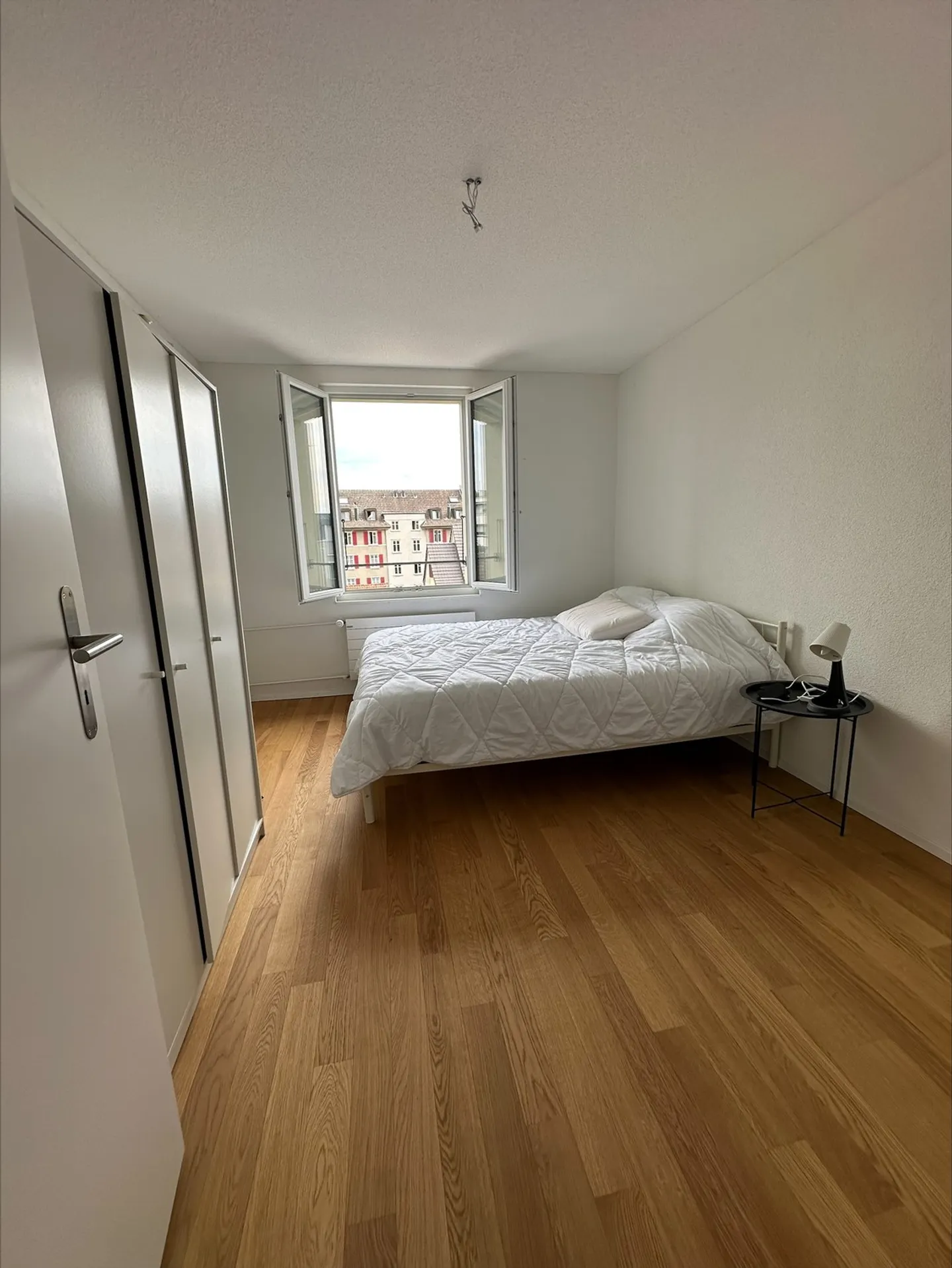 Modern 3.5-room apartment in charming property - Photo 3 of 6