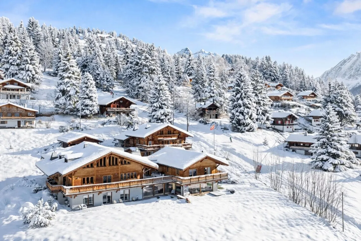 Spacious Luxury Chalet Directly on the Slopes of Villars-Gryon - Photo 1 of 11