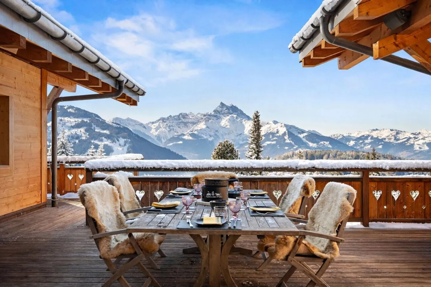 Spacious Luxury Chalet Directly on the Slopes of Villars-Gryon - Photo 3 of 11