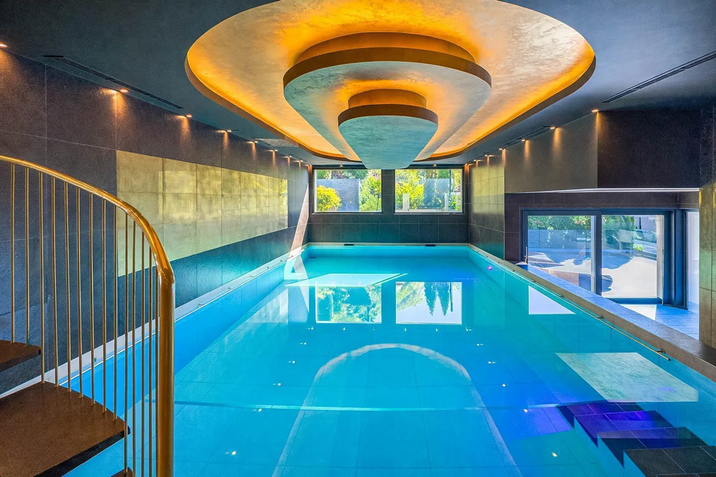 Splendide villa de luxe avec vue sur le lac, piscine et quai privé - Photo 1 sur 26