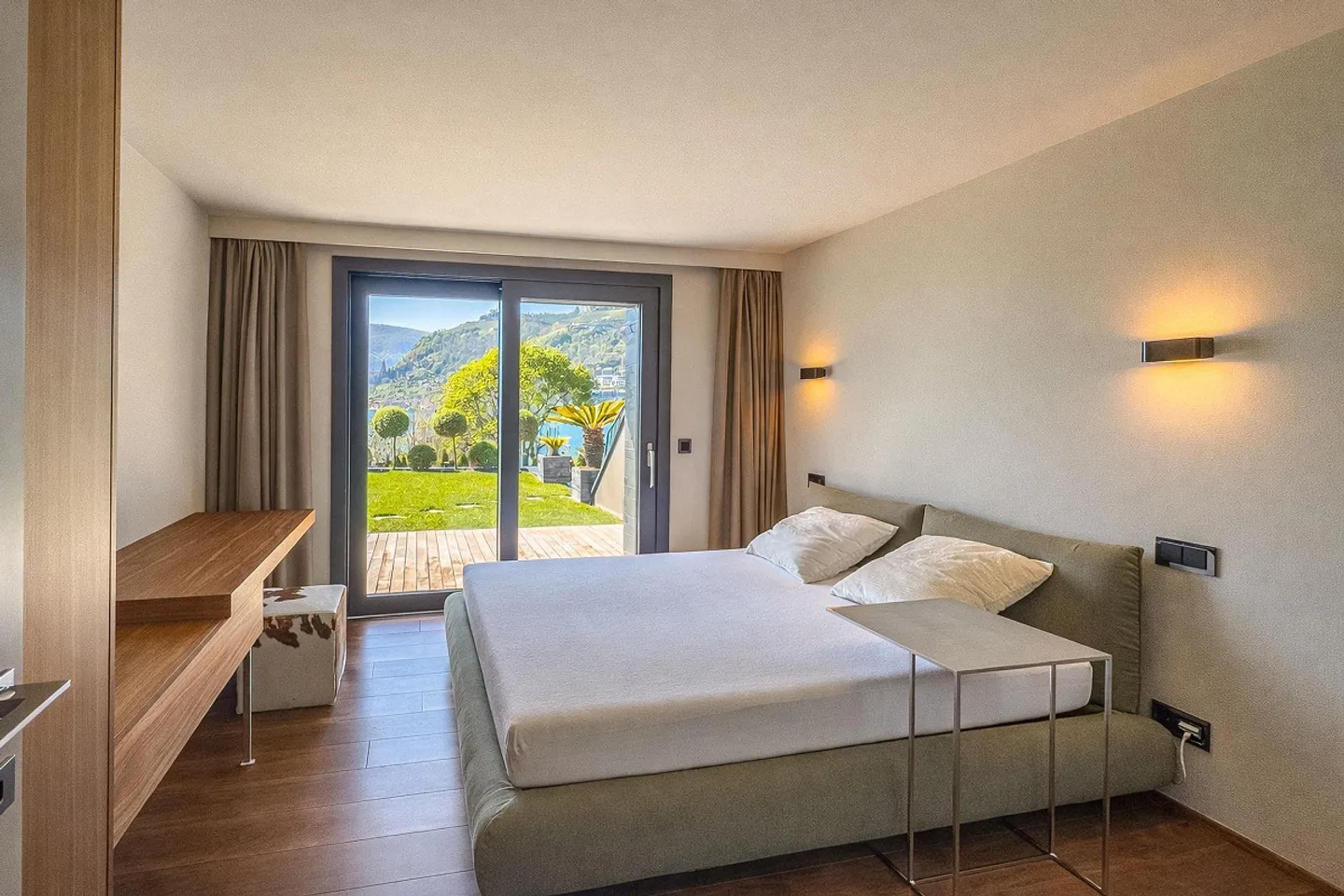 Splendide villa de luxe avec vue sur le lac, piscine et quai privé - Photo 6 sur 26