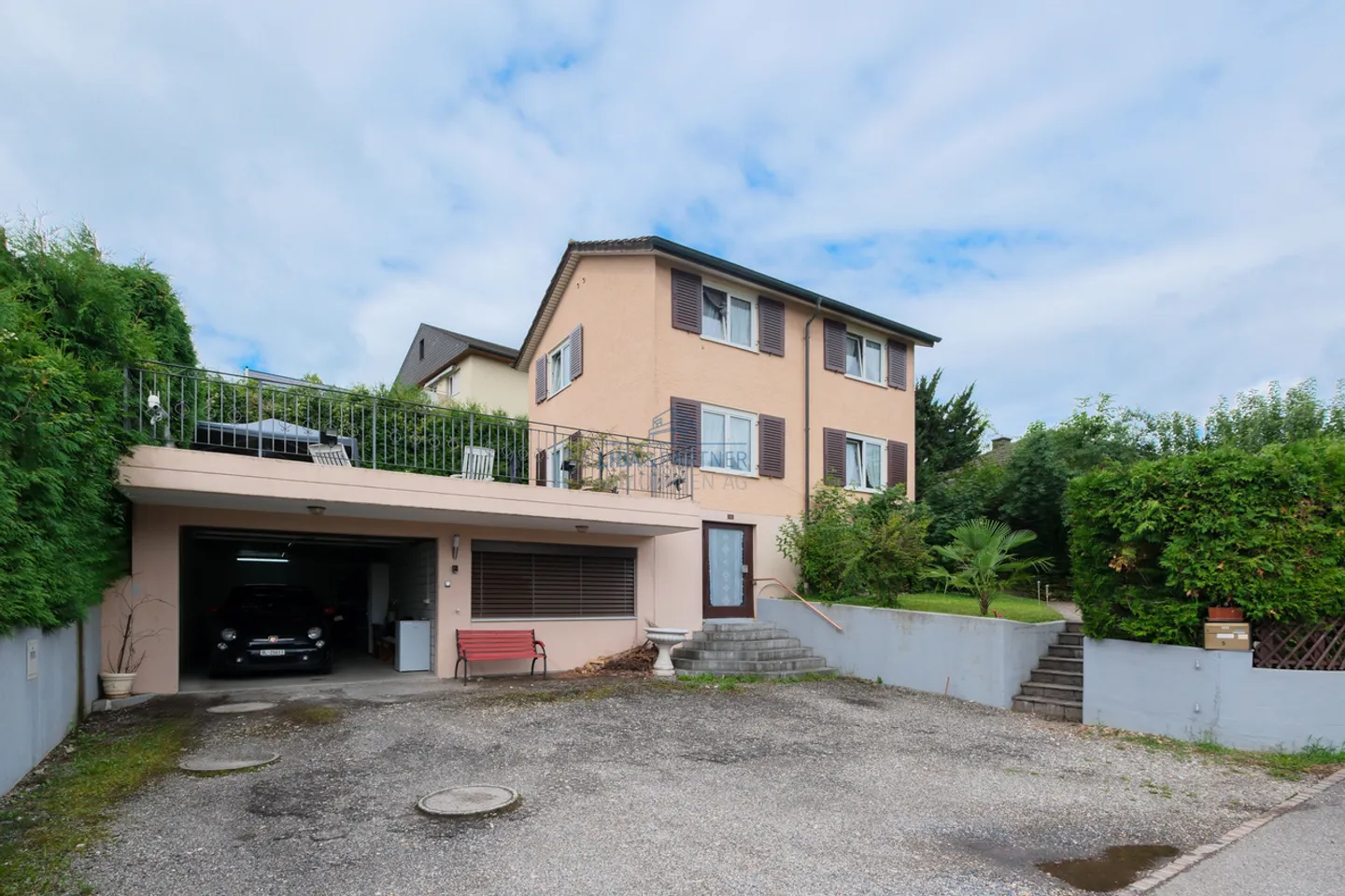 Incantevole casa unifamiliare con vista a Thürnen - Foto 1 di 20