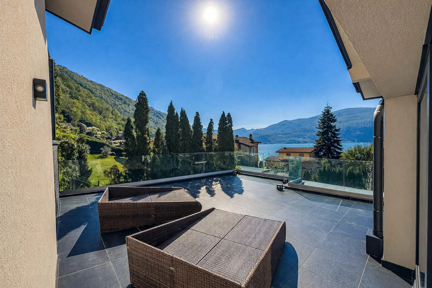 Splendide villa de luxe avec vue sur le lac, piscine et quai privé - Photo 14 sur 26