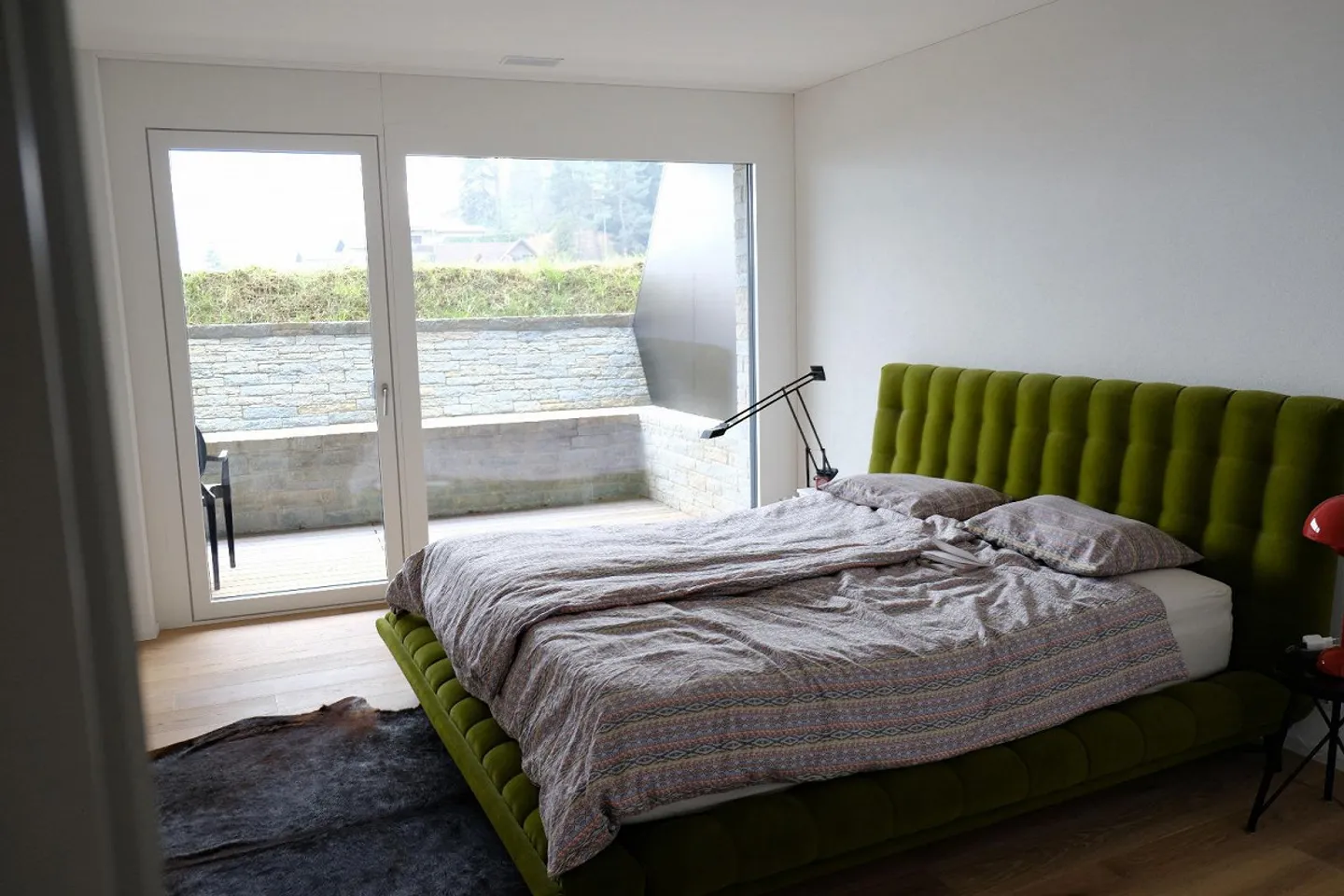 Furnished 3.5-room duplex with panoramic view, large terrace and double garage in Weggis - Photo 3 of 4