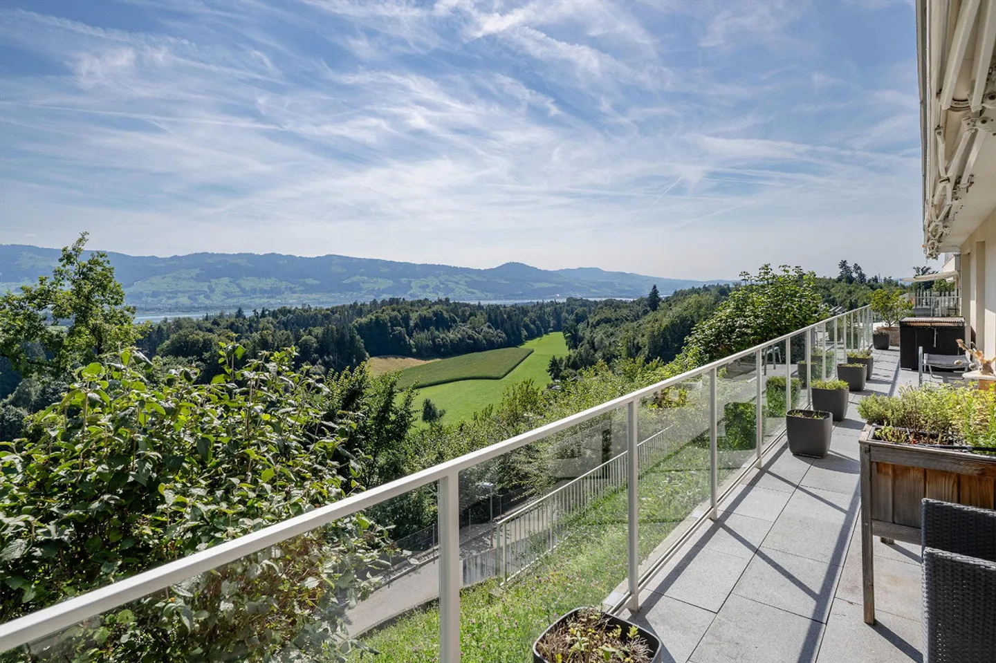 Expérience de vie exclusive avec vue imprenable sur le lac et les montagnes - Photo 2 sur 8