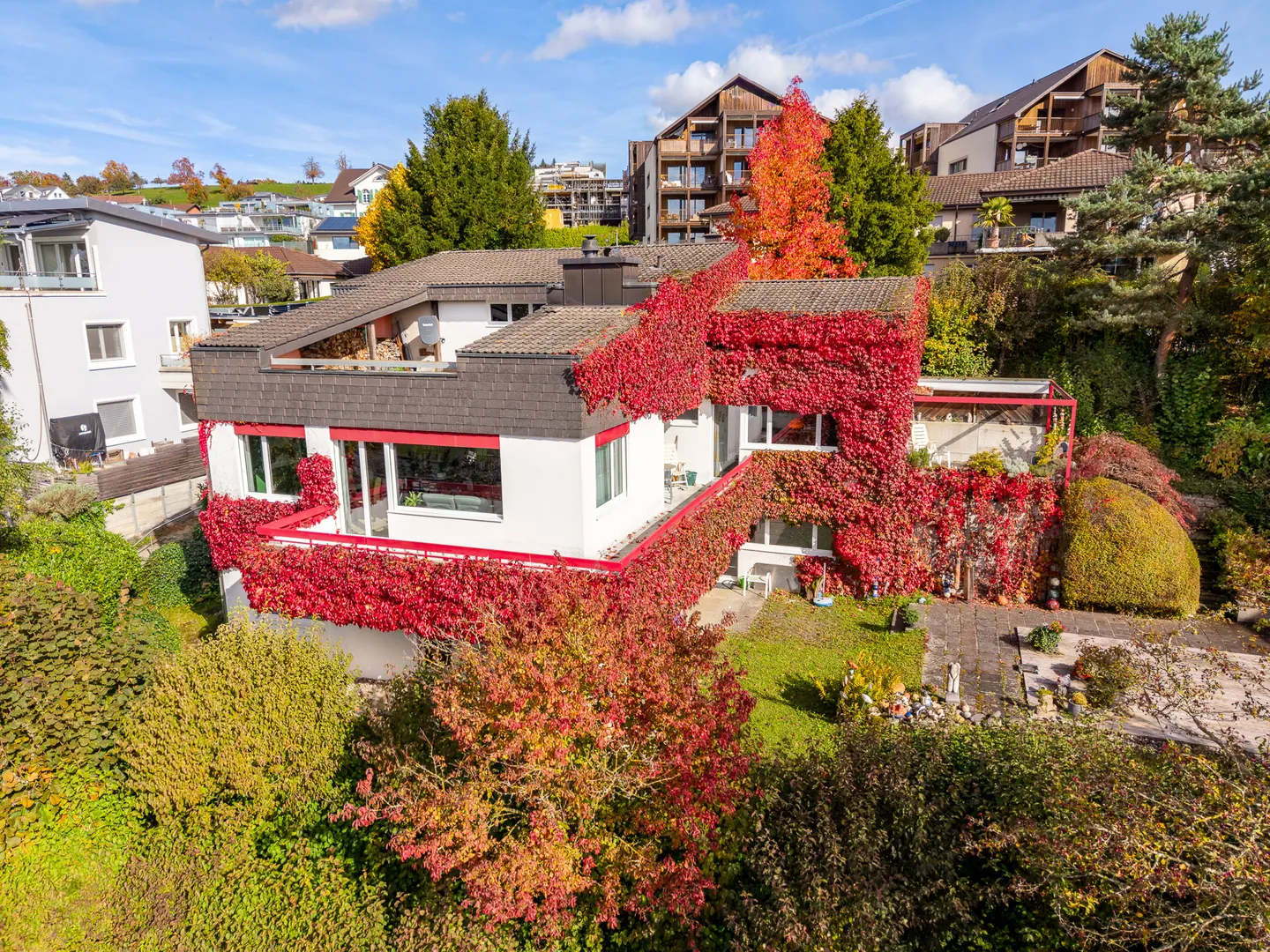 Detached 6.5 Room Single Family Home with Beautiful View - Photo 3 of 13