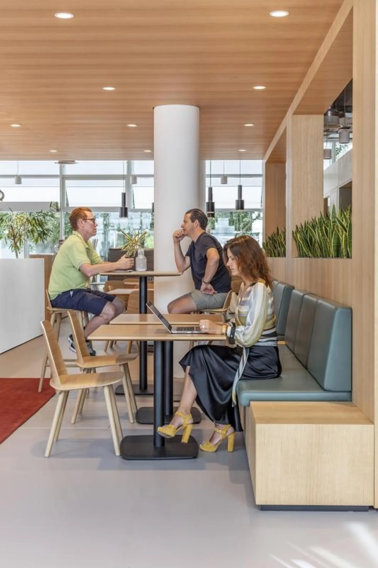 Finde Großraumbüros in Spaces Main Station für 10 Personen – es ist für alles gesorgt - Foto 7 von 13