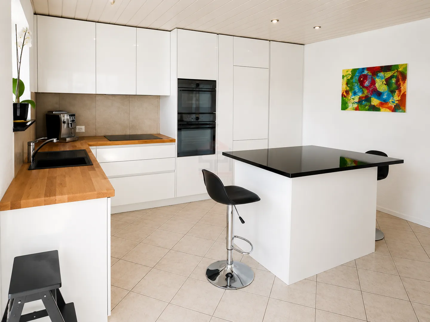 CRANS | Family villa of 240 m² with 6 bedrooms and 7 parking spaces - Photo 2 of 7