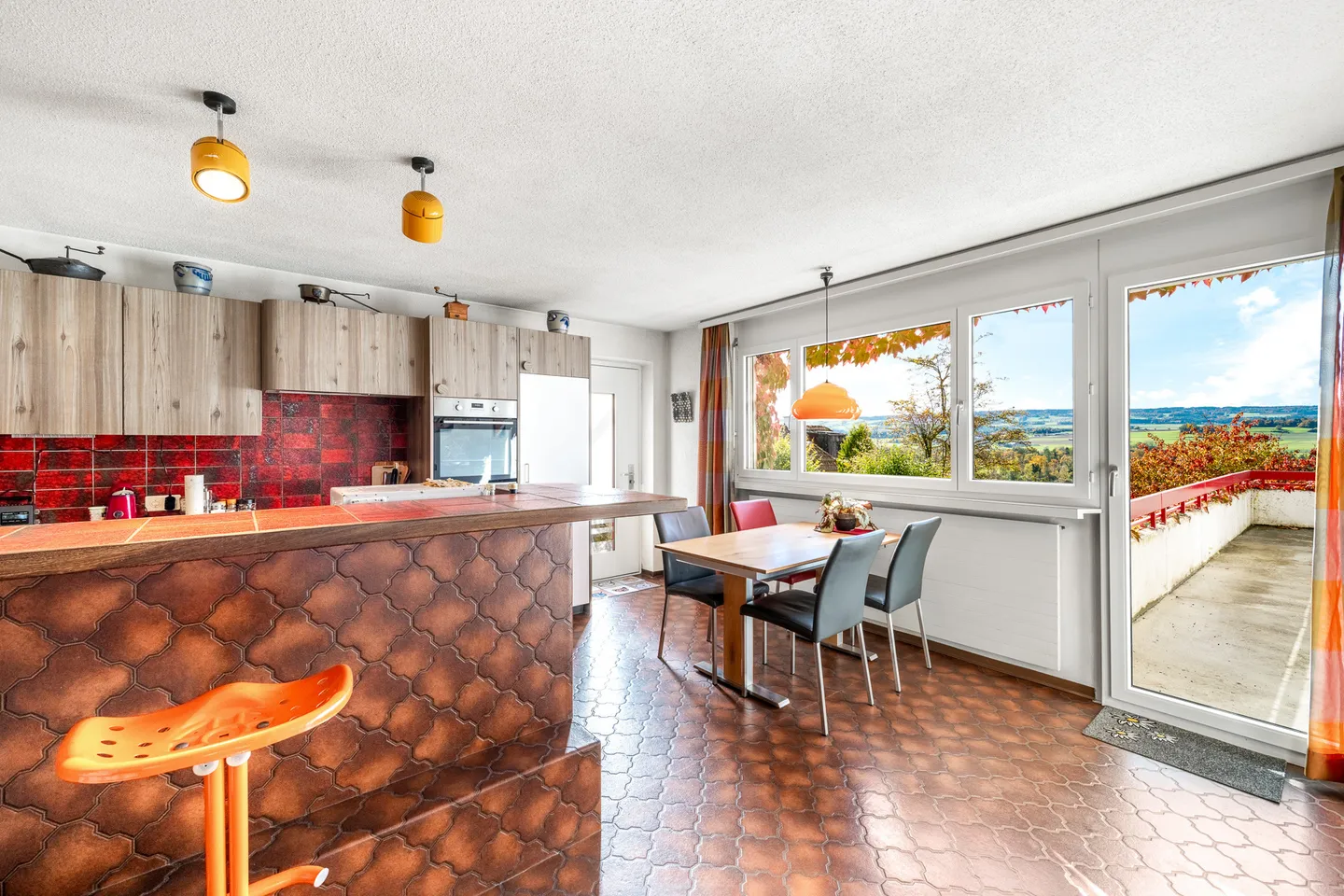 Detached 6.5 Room Single Family Home with Beautiful View - Photo 9 of 13