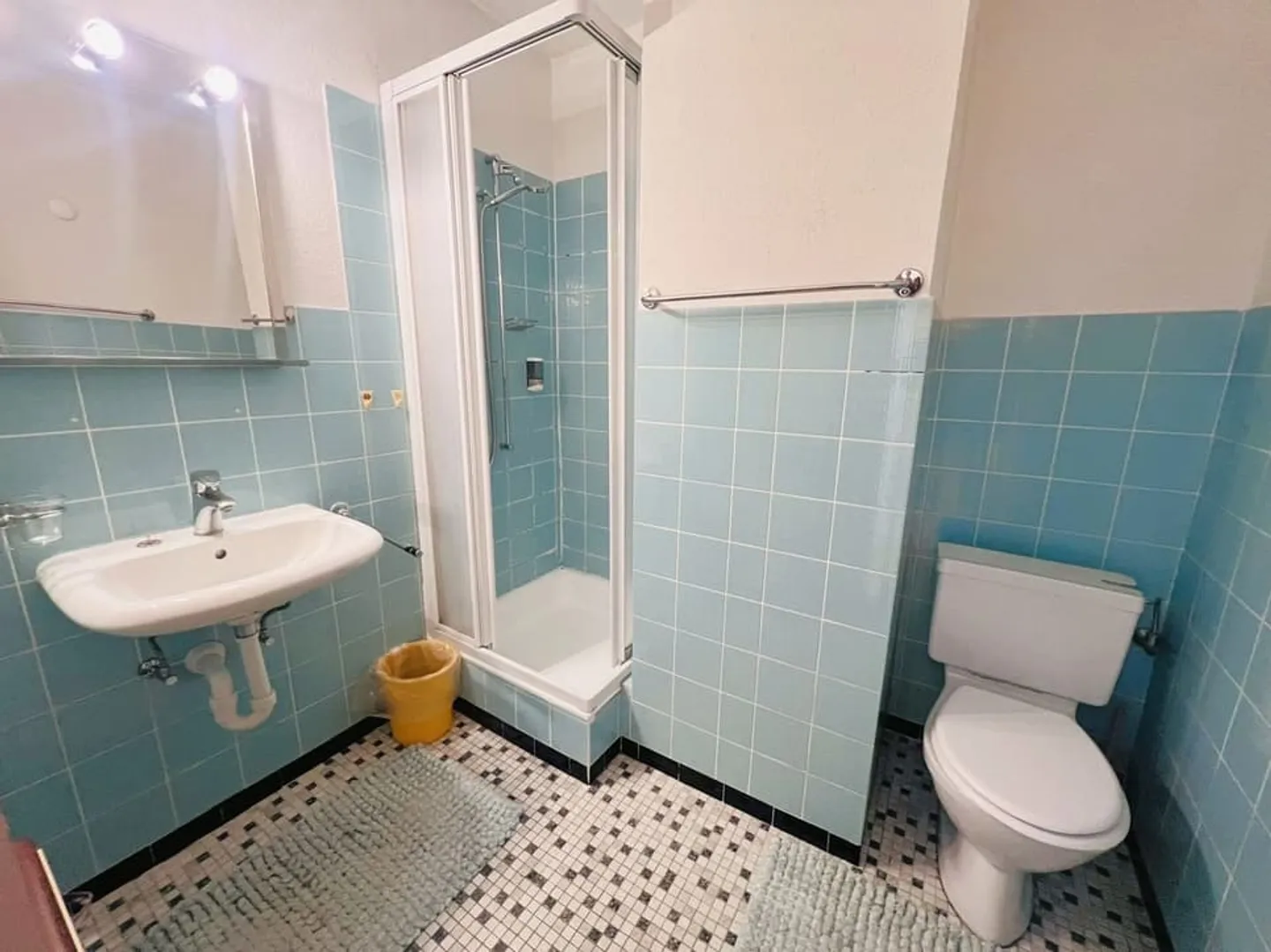 Bel monolocale parzialmente ristrutturato - Spazioso e luminoso - Luogo molto tranquillo - Bene - Foto 6 di 12