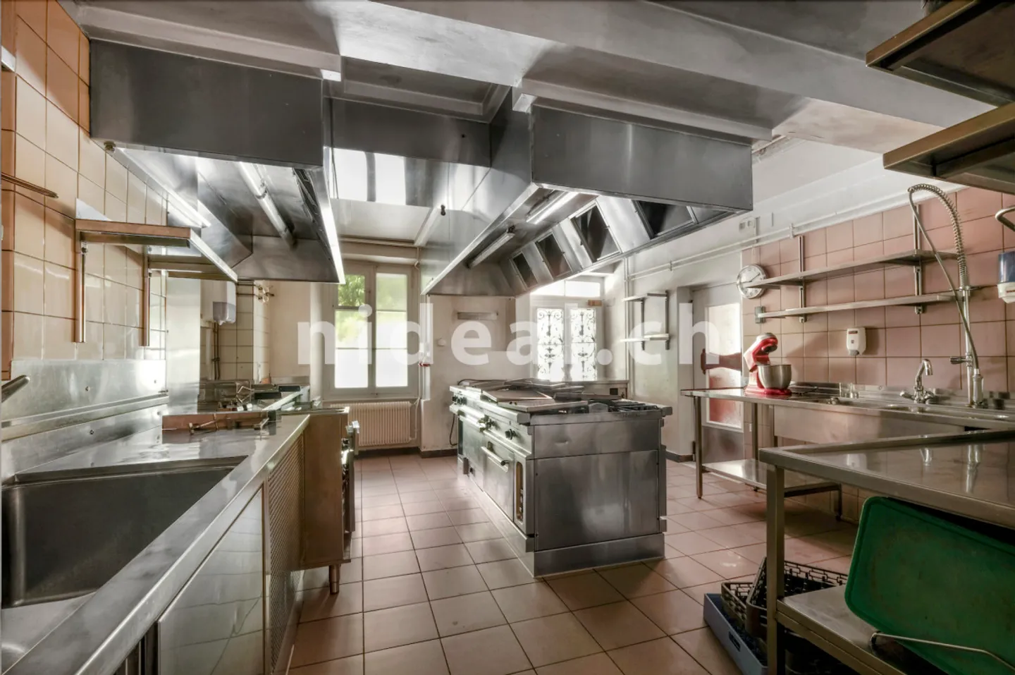 Begnins, 4,5-Zimmer-Wohnung und Restaurant von 184 m2 - Foto 4 von 13