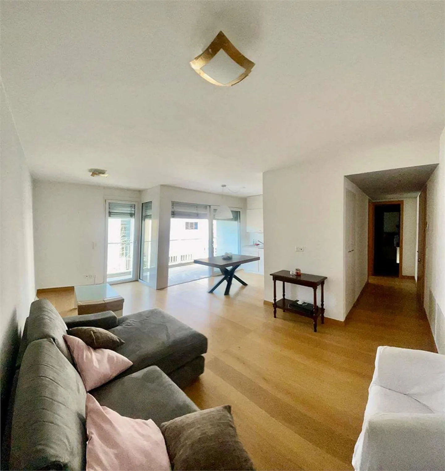 Spacious and bright 2.5-room apartment with large terrace - Photo 1 of 13