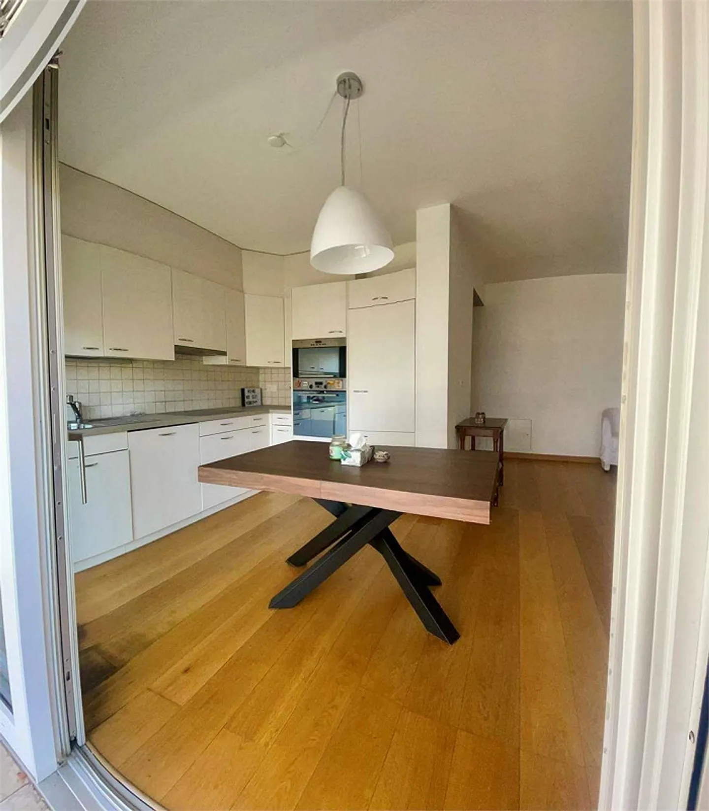 Spacious and bright 2.5-room apartment with large terrace - Photo 4 of 13