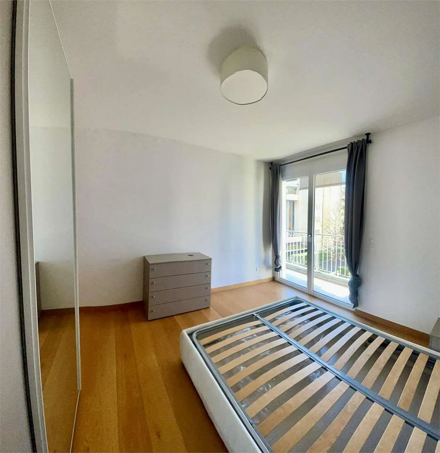 Spacious and bright 2.5-room apartment with large terrace - Photo 9 of 13