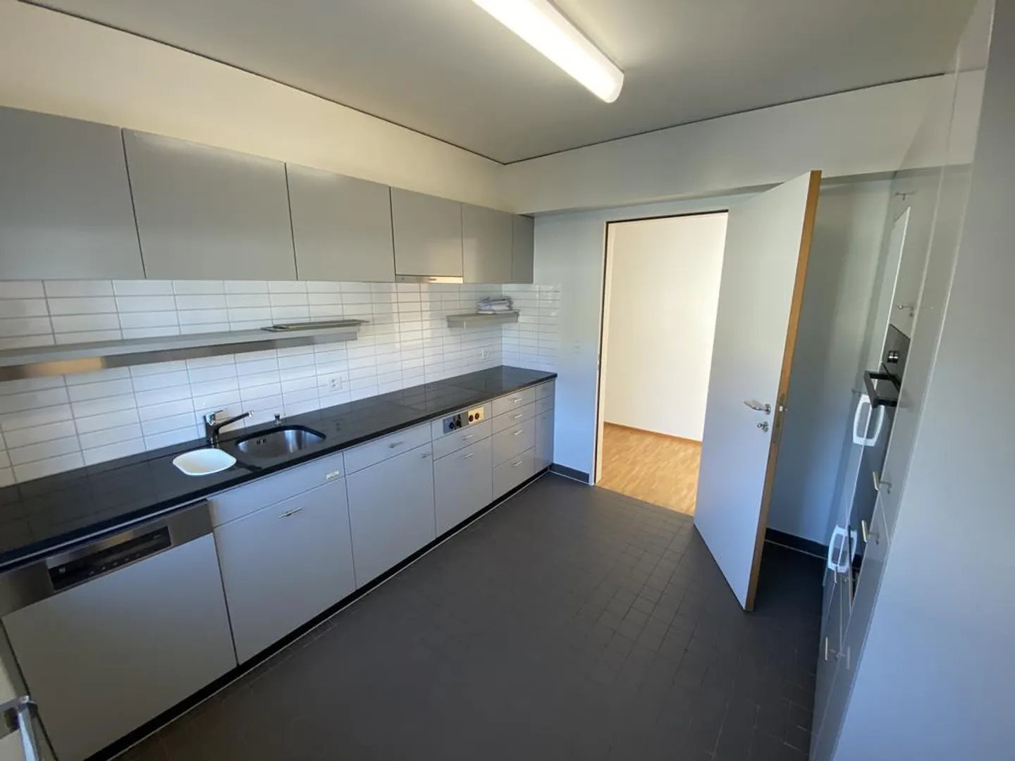 3.5-room apartment in a central location - Photo 2 of 9