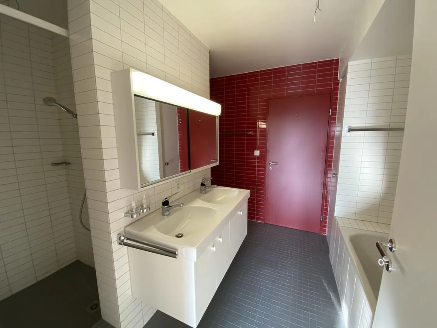 3.5-room apartment in a central location - Photo 3 of 9