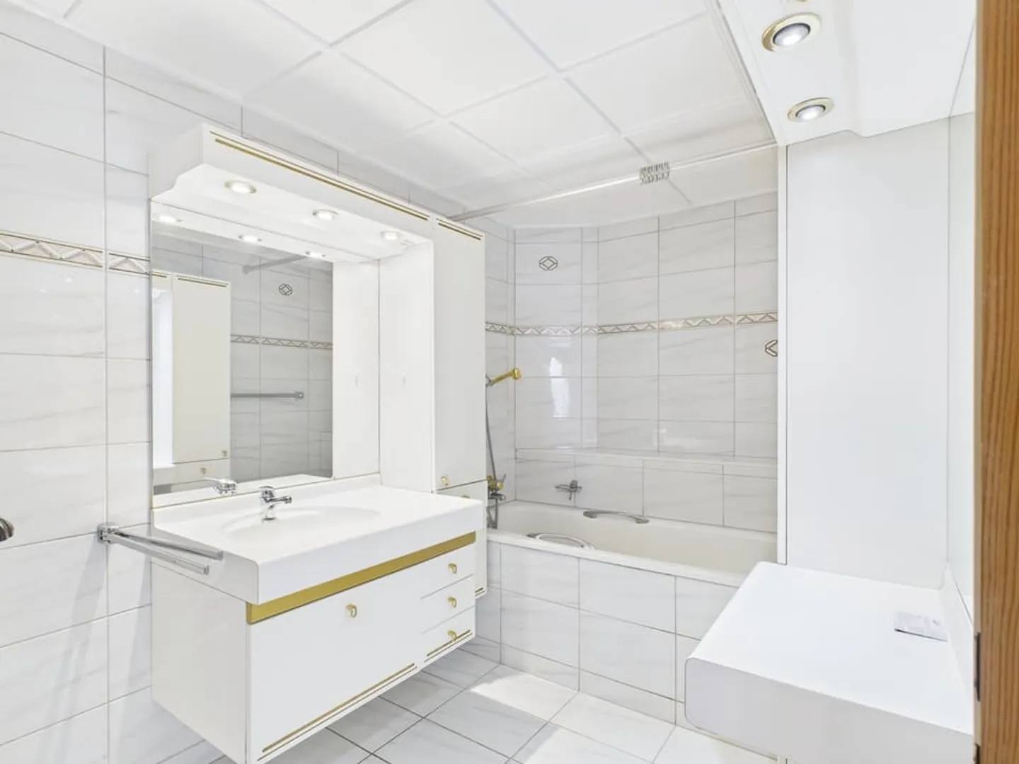 Due appartamenti con spazio commerciale nel Goms - Foto 5 di 11