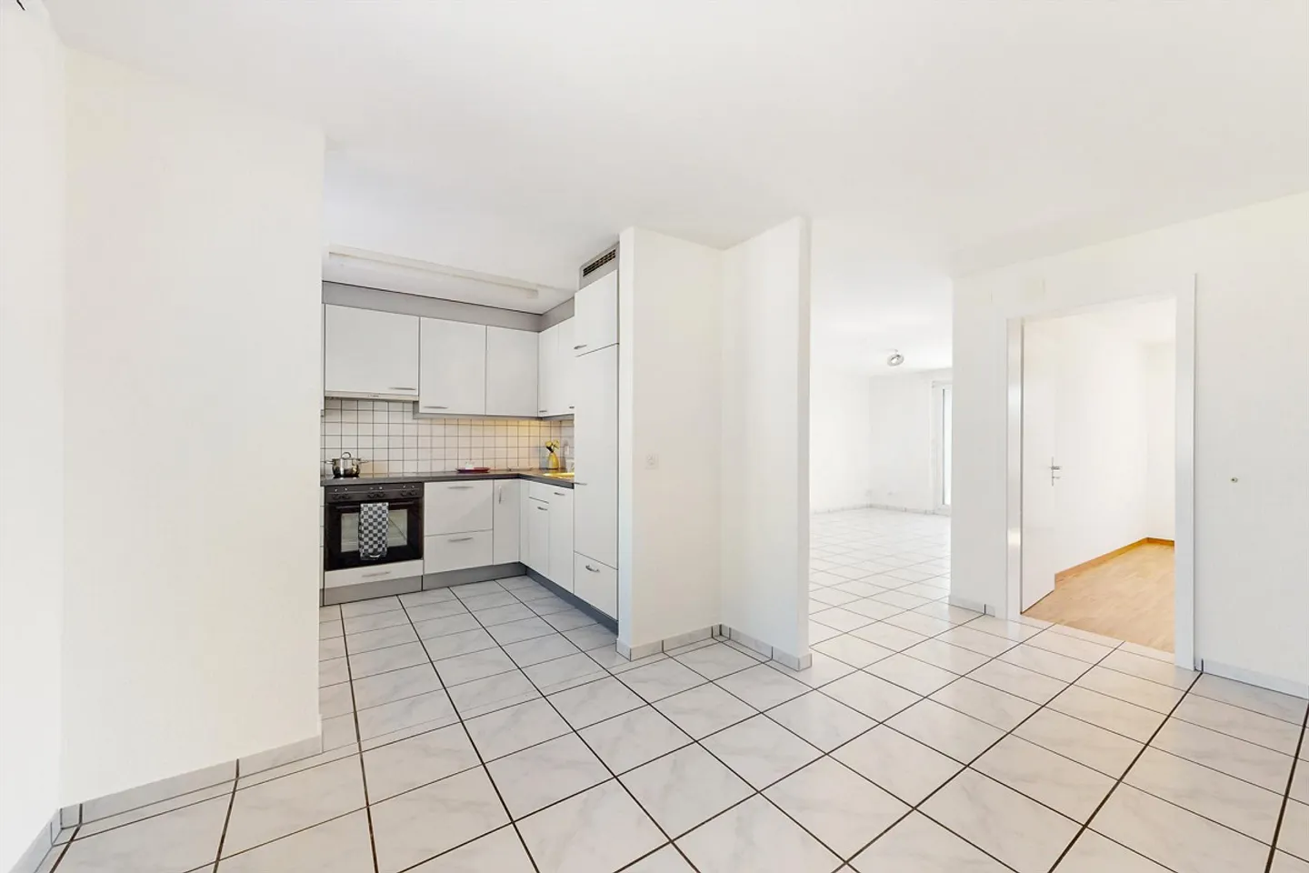Grosszügige Familienwohnung mit Gartenzugang - Foto 2 von 10