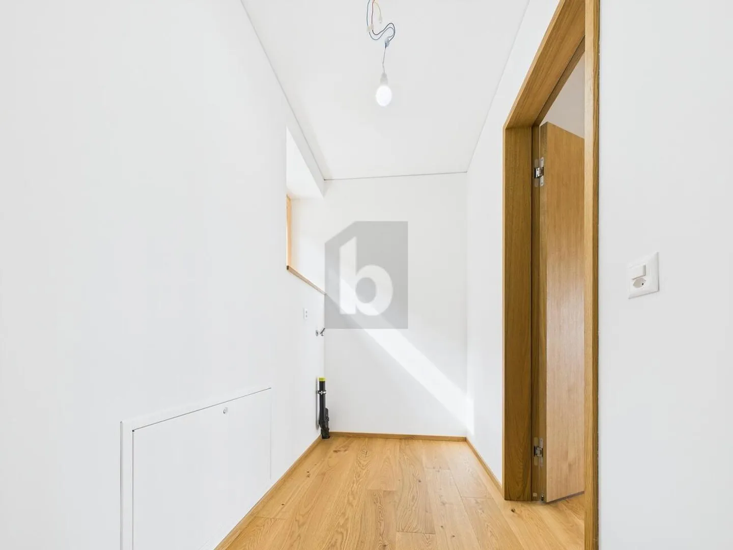 Stilvolles Büro mit Seeblick - Foto 5 von 6