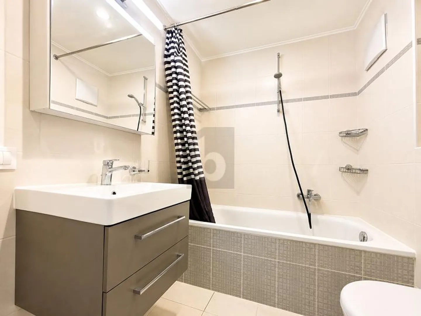 Charming Townhouse in Savigny - Photo 4 of 6