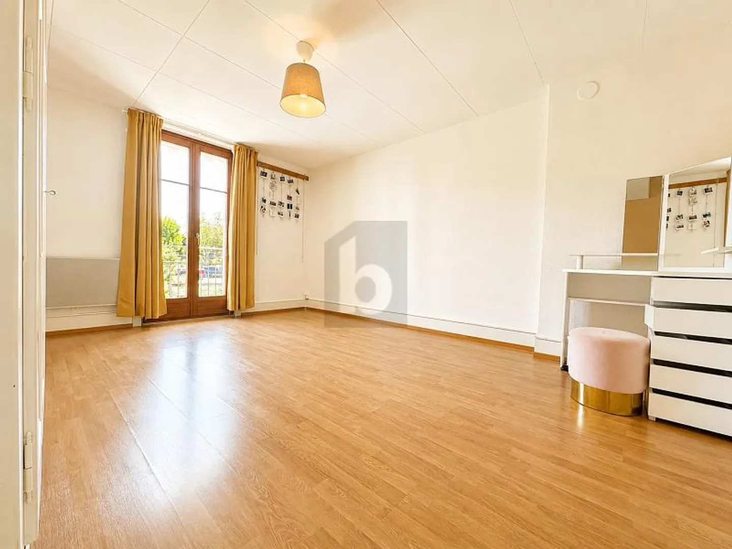 Charming Townhouse in Savigny - Photo 5 of 6