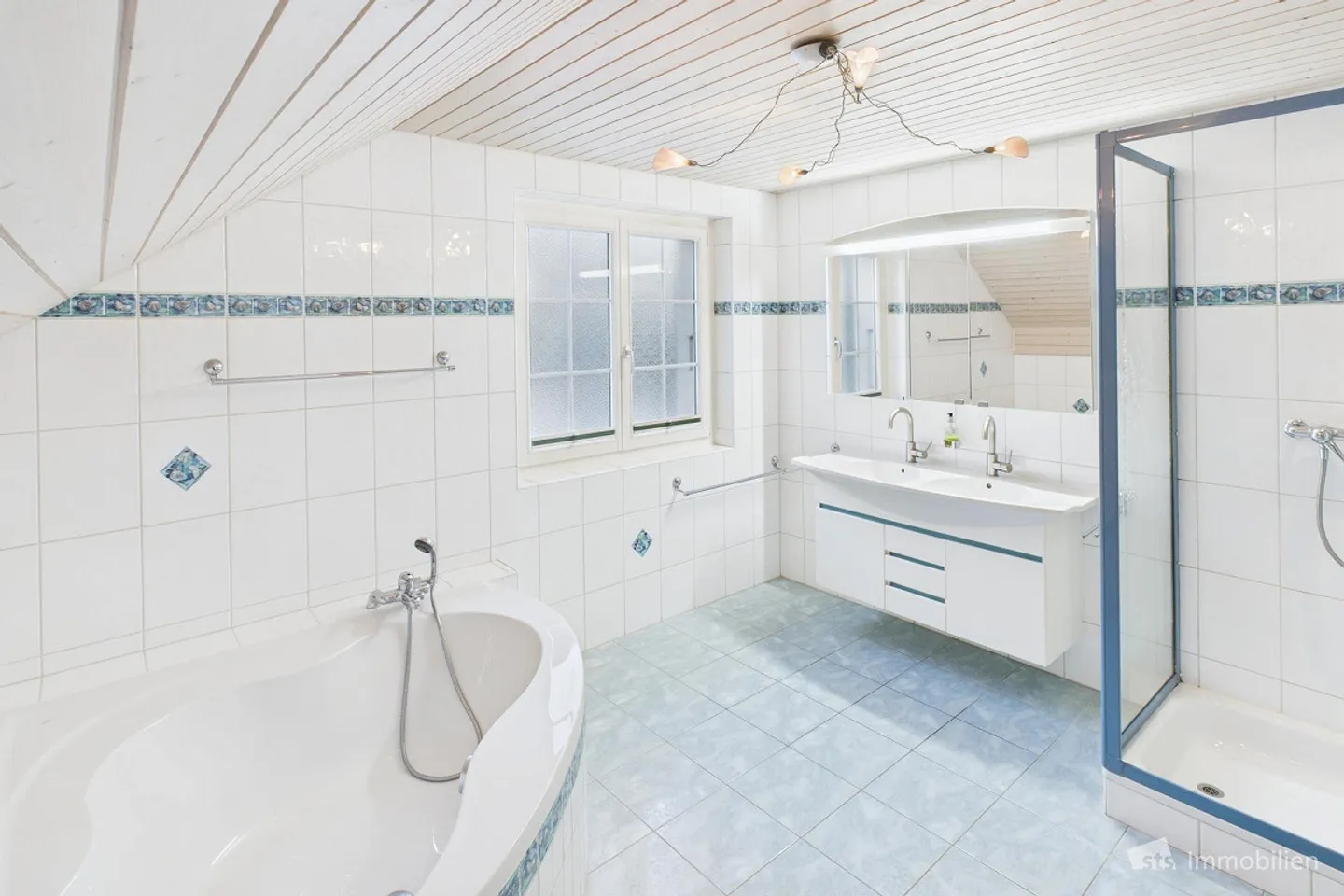 Charmantes Einfamilienhaus mit Seeblick - Foto 10 von 23