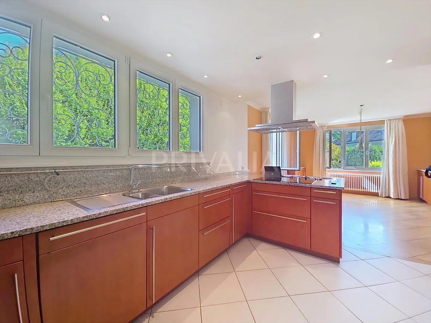 Charming individual villa with pool in a quiet and green environment - Photo 5 of 13