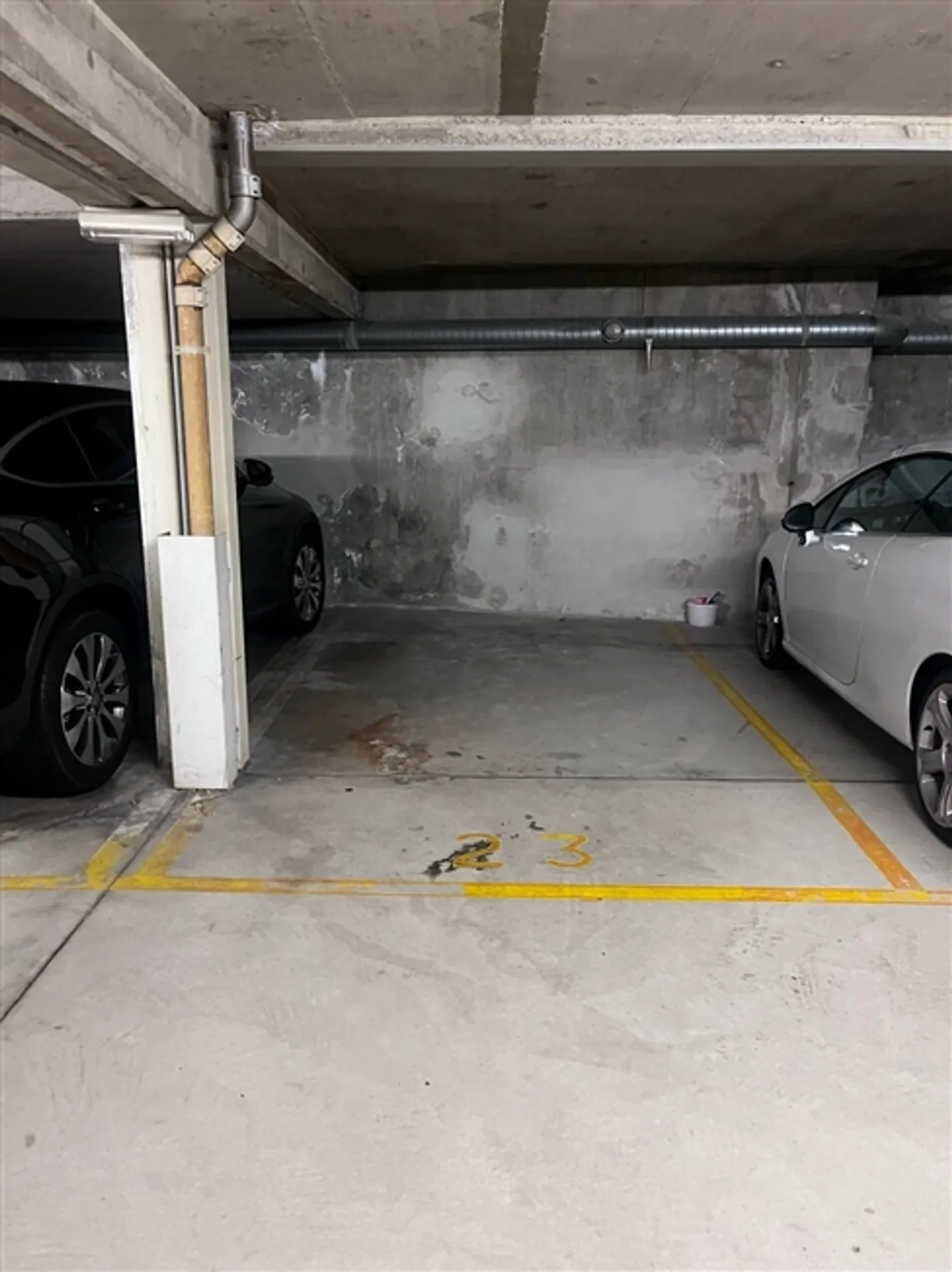 «Überdachter Parkplatz Auto» - Foto 1 von 1