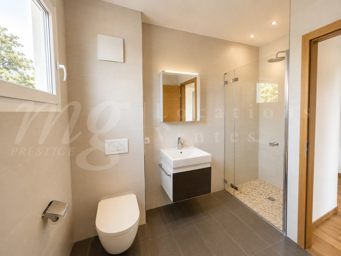 Exclusif! BELLE MAISON MODERNE DE 300 M2 AVEC GRAND JARDIN ET PISCINE - Photo 9 sur 12
