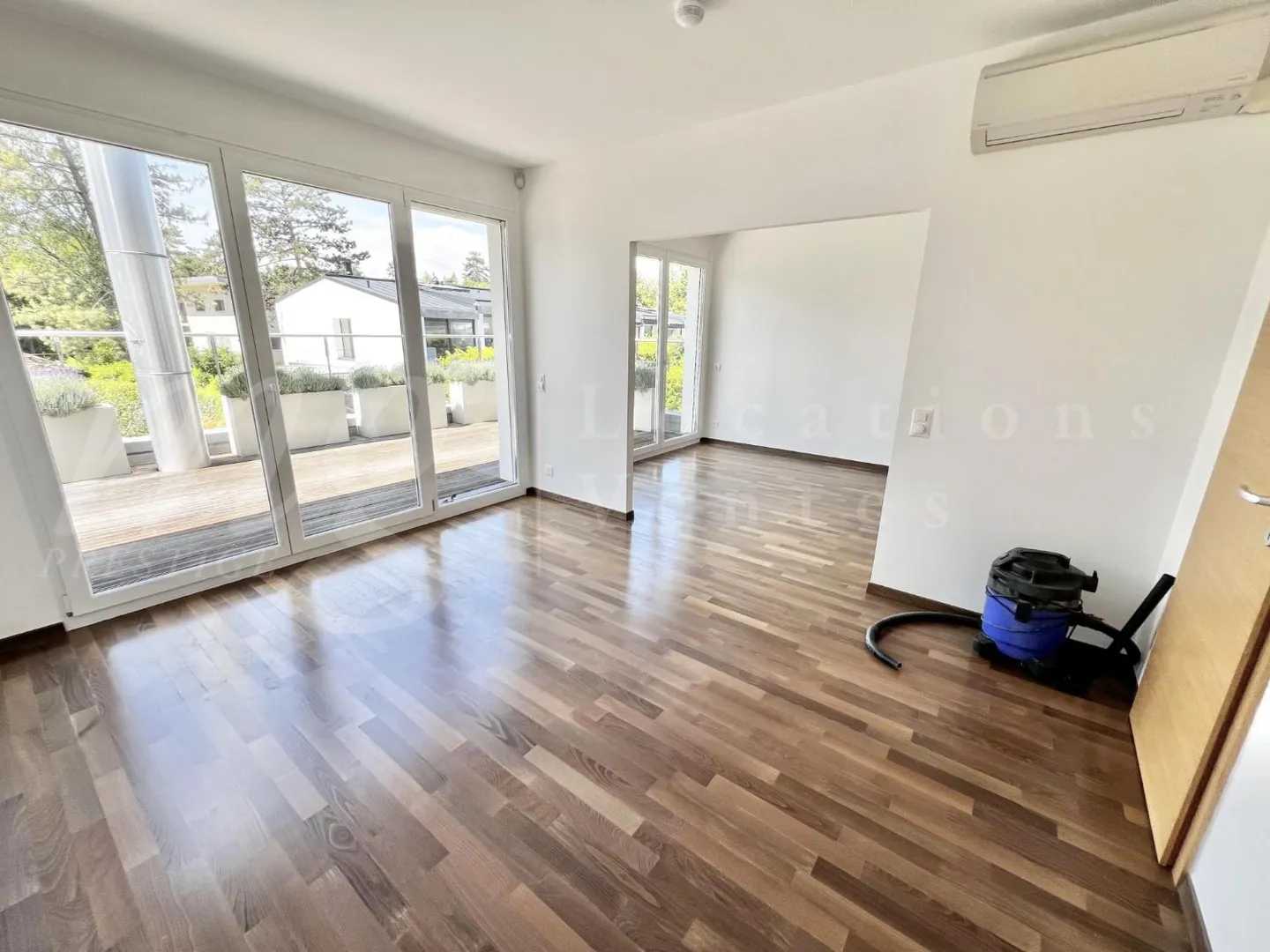 Exclusif! BELLE MAISON MODERNE DE 300 M2 AVEC GRAND JARDIN ET PISCINE - Photo 7 sur 12