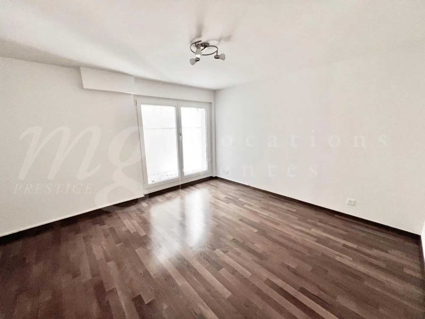 Exclusif! BELLE MAISON MODERNE DE 300 M2 AVEC GRAND JARDIN ET PISCINE - Photo 11 sur 12