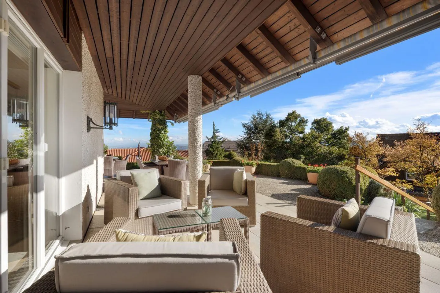 Detached single-family house with spectacular views - Photo 2 of 12