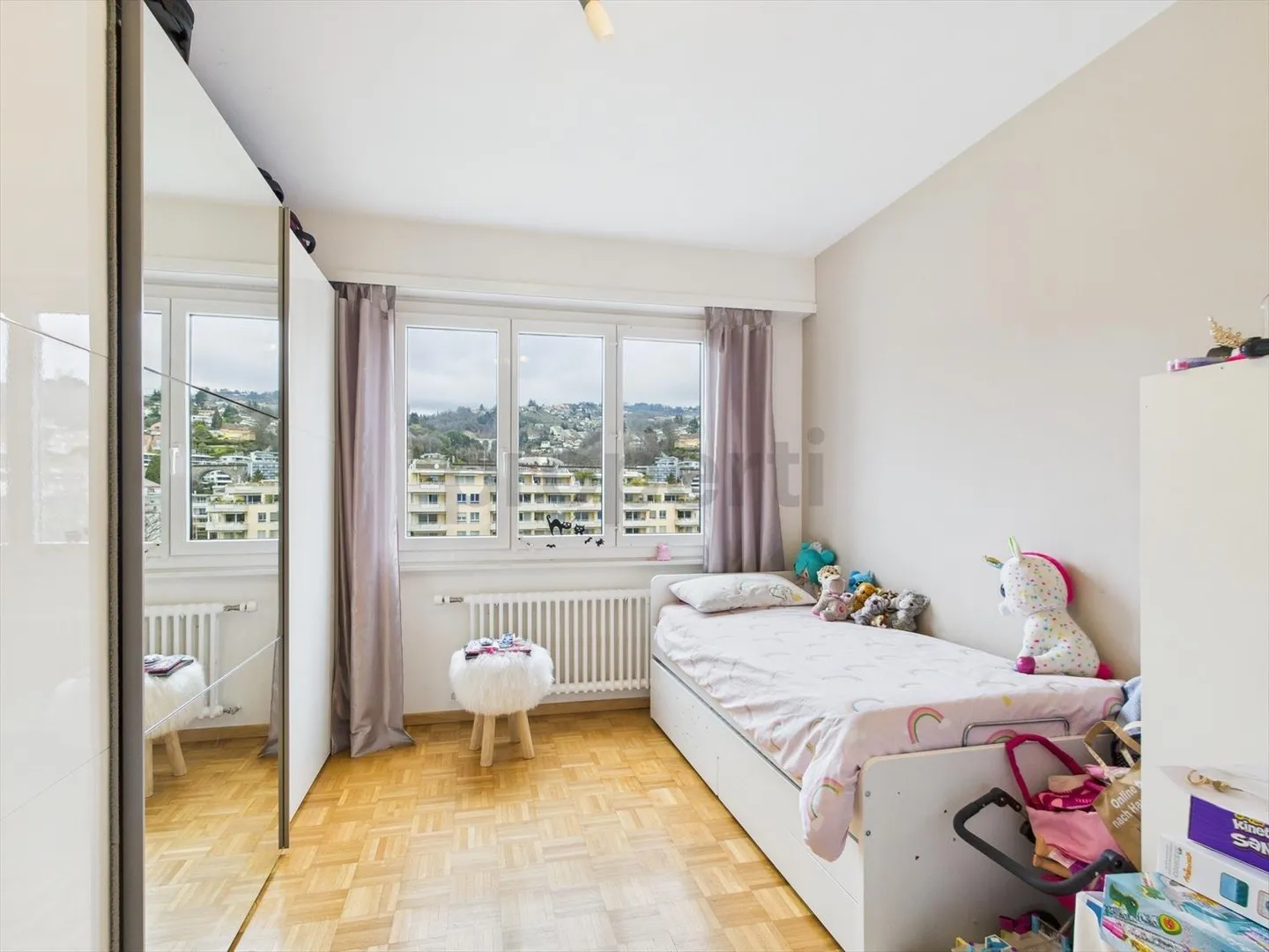 Bel appartement rénové avec vue imprenable sur le lac - Photo 5 sur 8