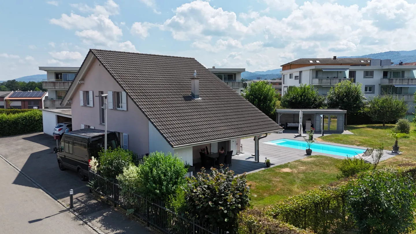 Charming Family Home with Pool - Photo 4 of 13
