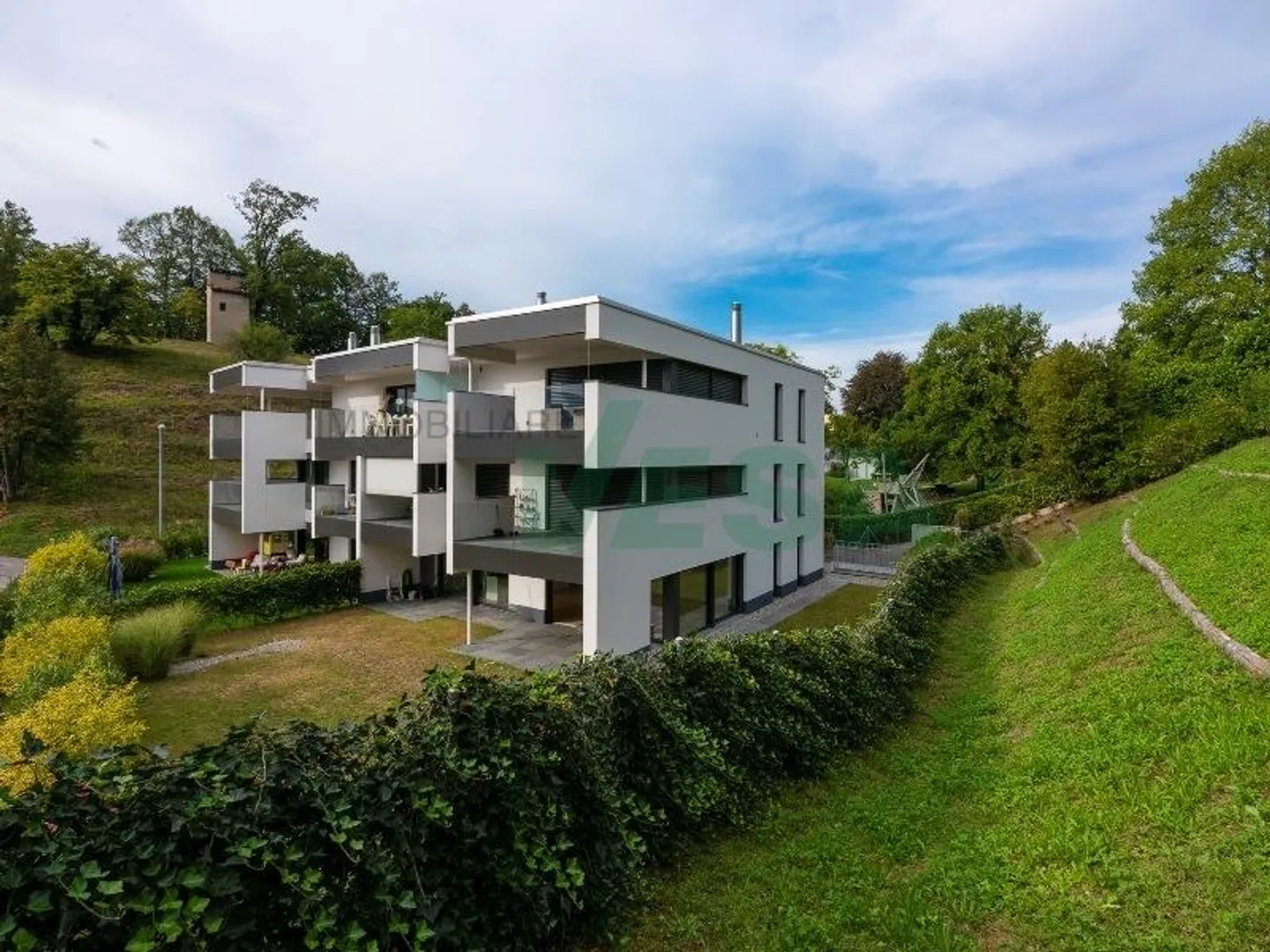 Magnifique penthouse 4,5 pièces avec grande terrasse et vue partielle sur le lac - Photo 1 sur 13