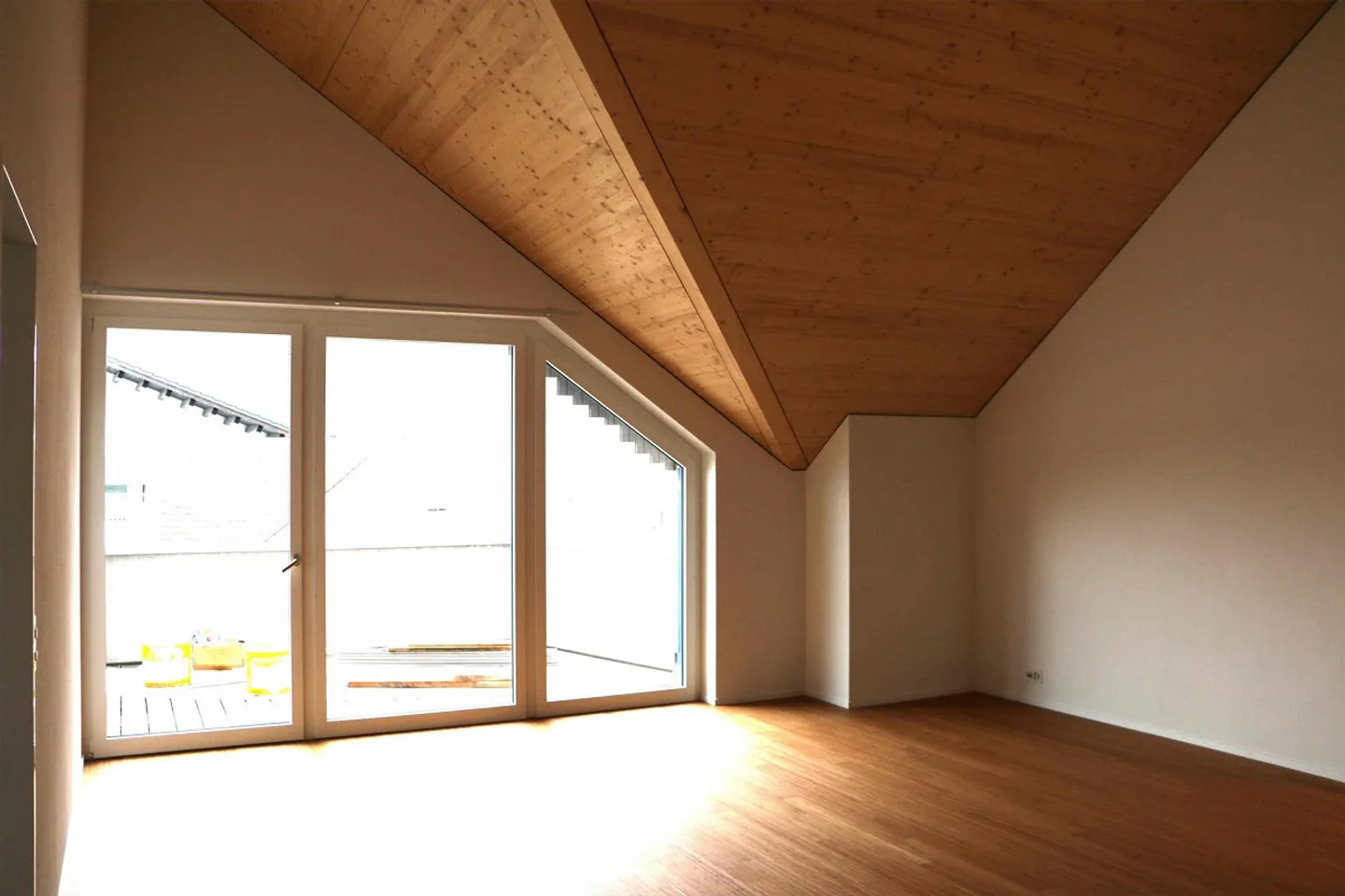 Sunny, quiet residential area in the center - Photo 1 of 9