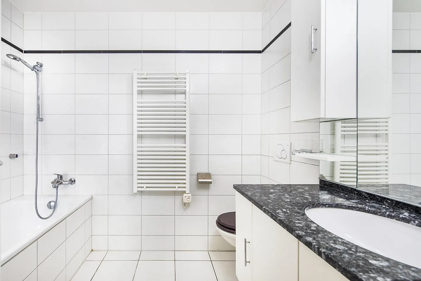 Zeitgenössisches Gebäude in einem Familienviertel - Foto 5 von 9