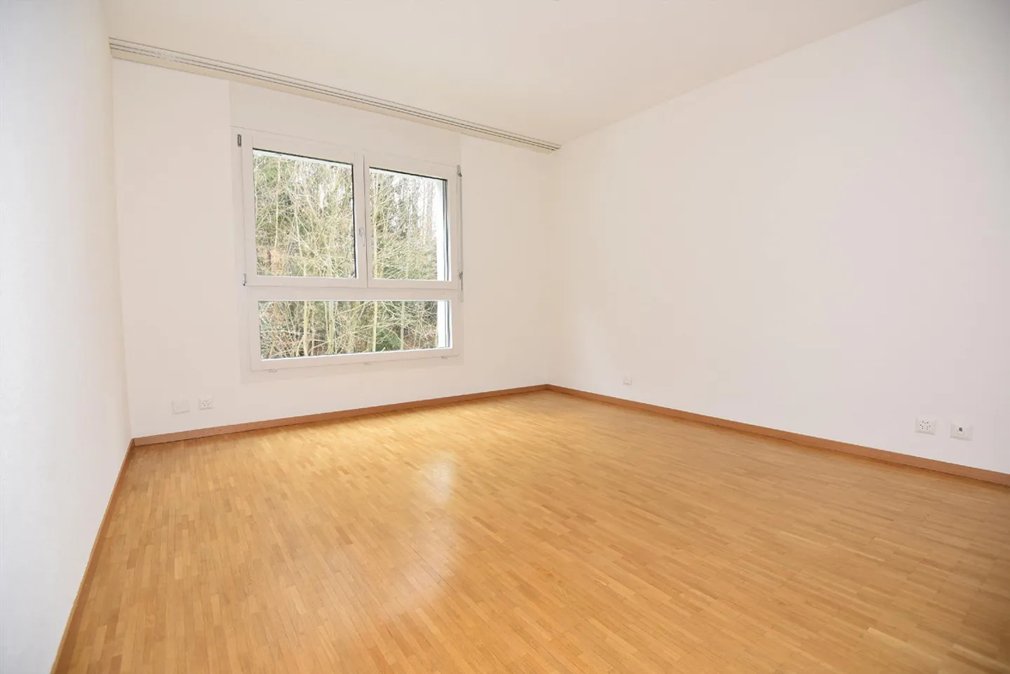 Zeitgenössisches Gebäude in einem Familienviertel - Foto 8 von 9