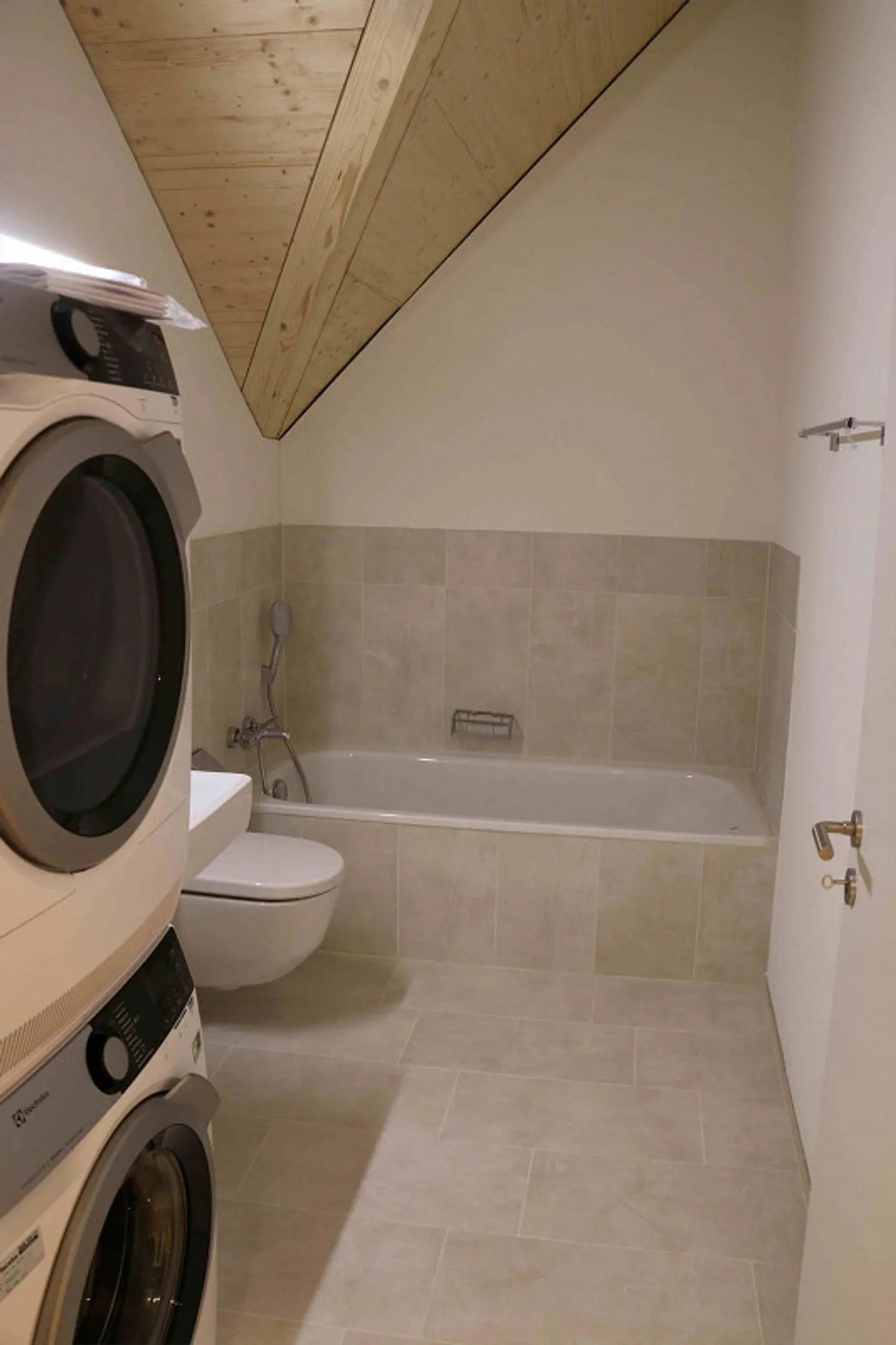 Sunny, quiet residential area in the center - Photo 3 of 9