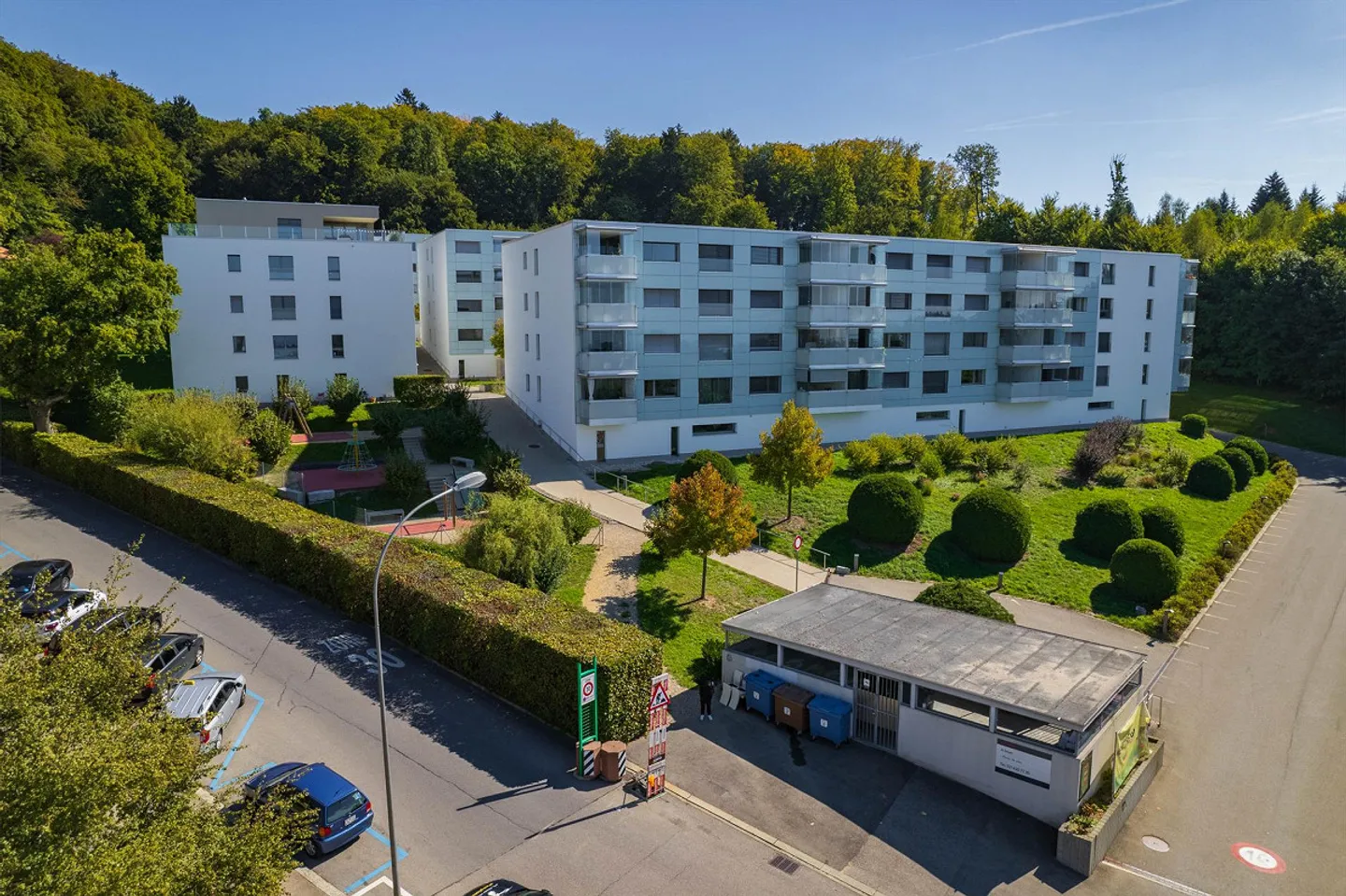 Zeitgenössisches Gebäude in einem Familienviertel - Foto 1 von 9