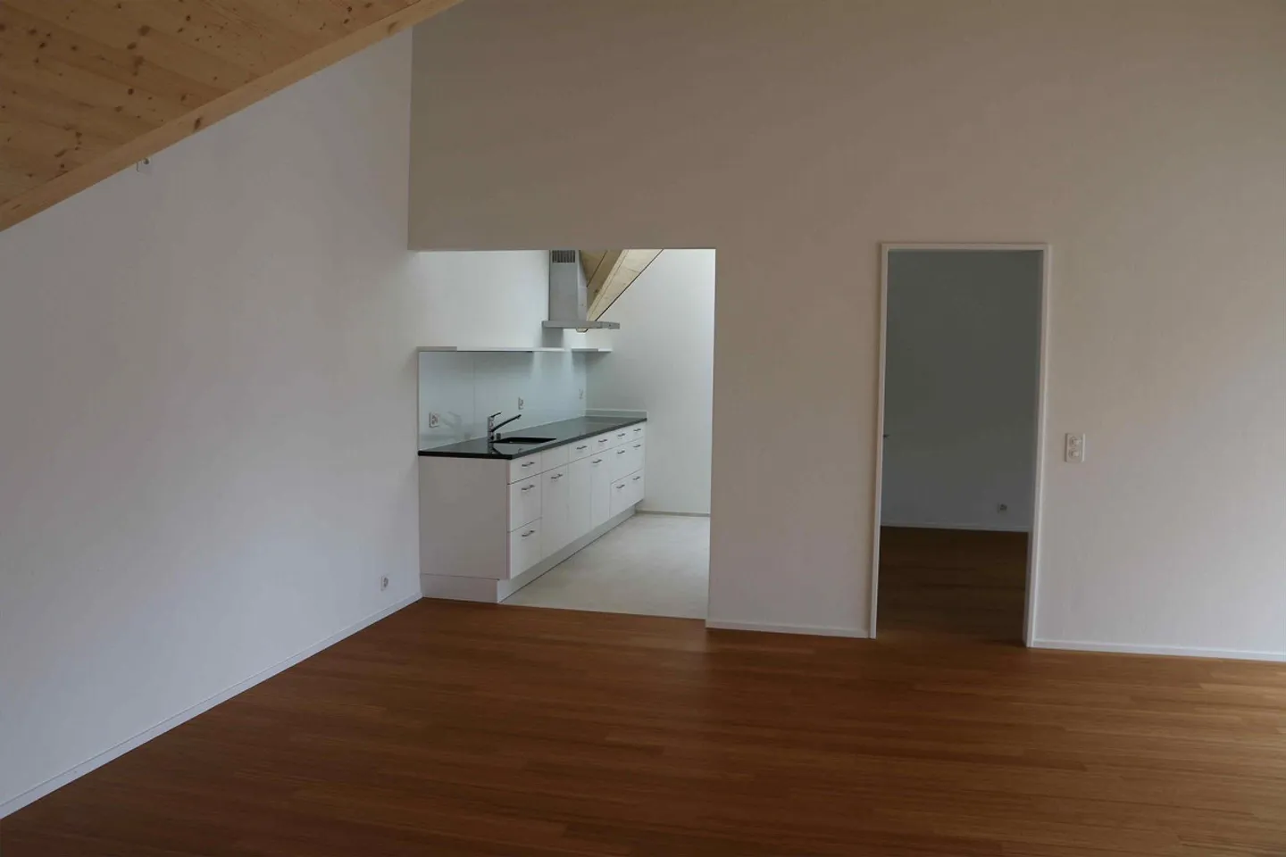 Sunny, quiet residential area in the center - Photo 4 of 9