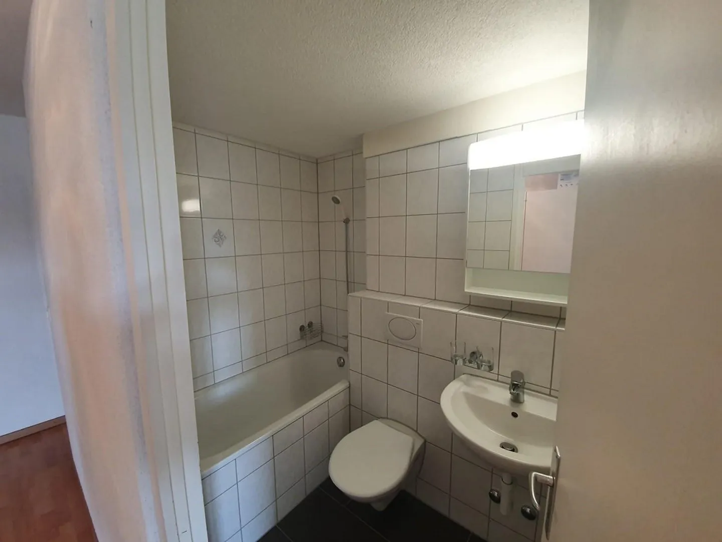 Bright 3-room apartment with balcony on the 5th floor in Burgdorf - Photo 6 of 7