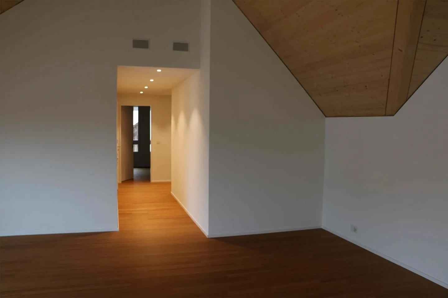 Sunny, quiet residential area in the center - Photo 7 of 9