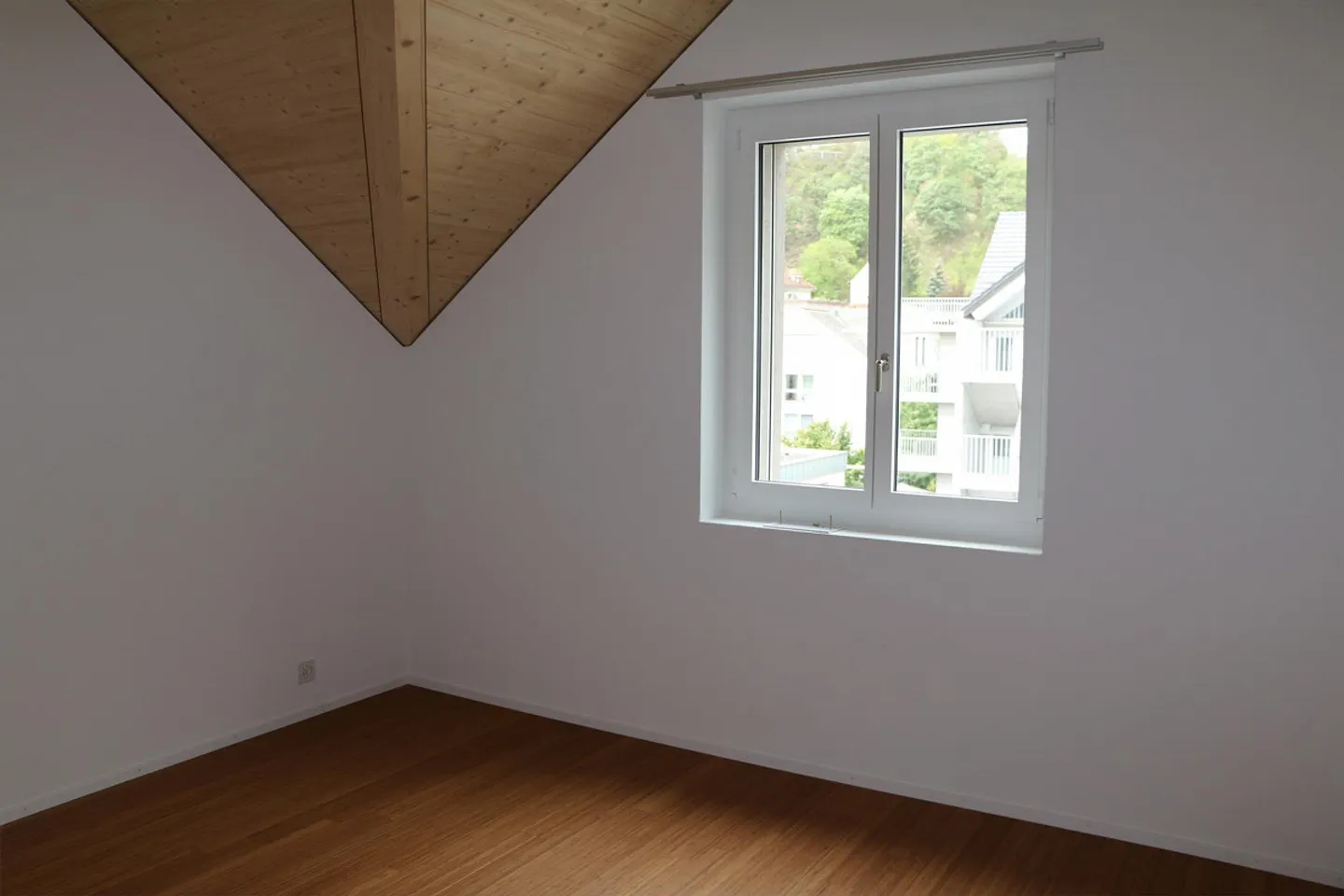 Sunny, quiet residential area in the center - Photo 8 of 9