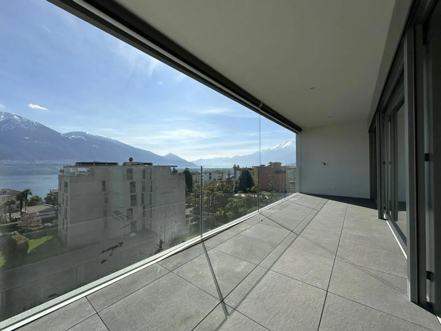 Appartamento moderno di 2,5 stanze a Minusio - Foto 2 di 7