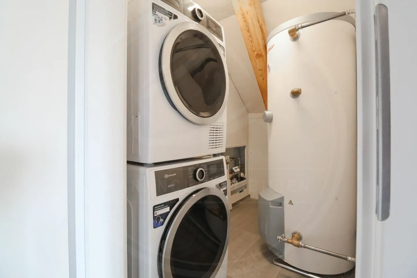 Spacieux nouveau penthouse de 1½ pièces avec charme ! - Photo 4 sur 7