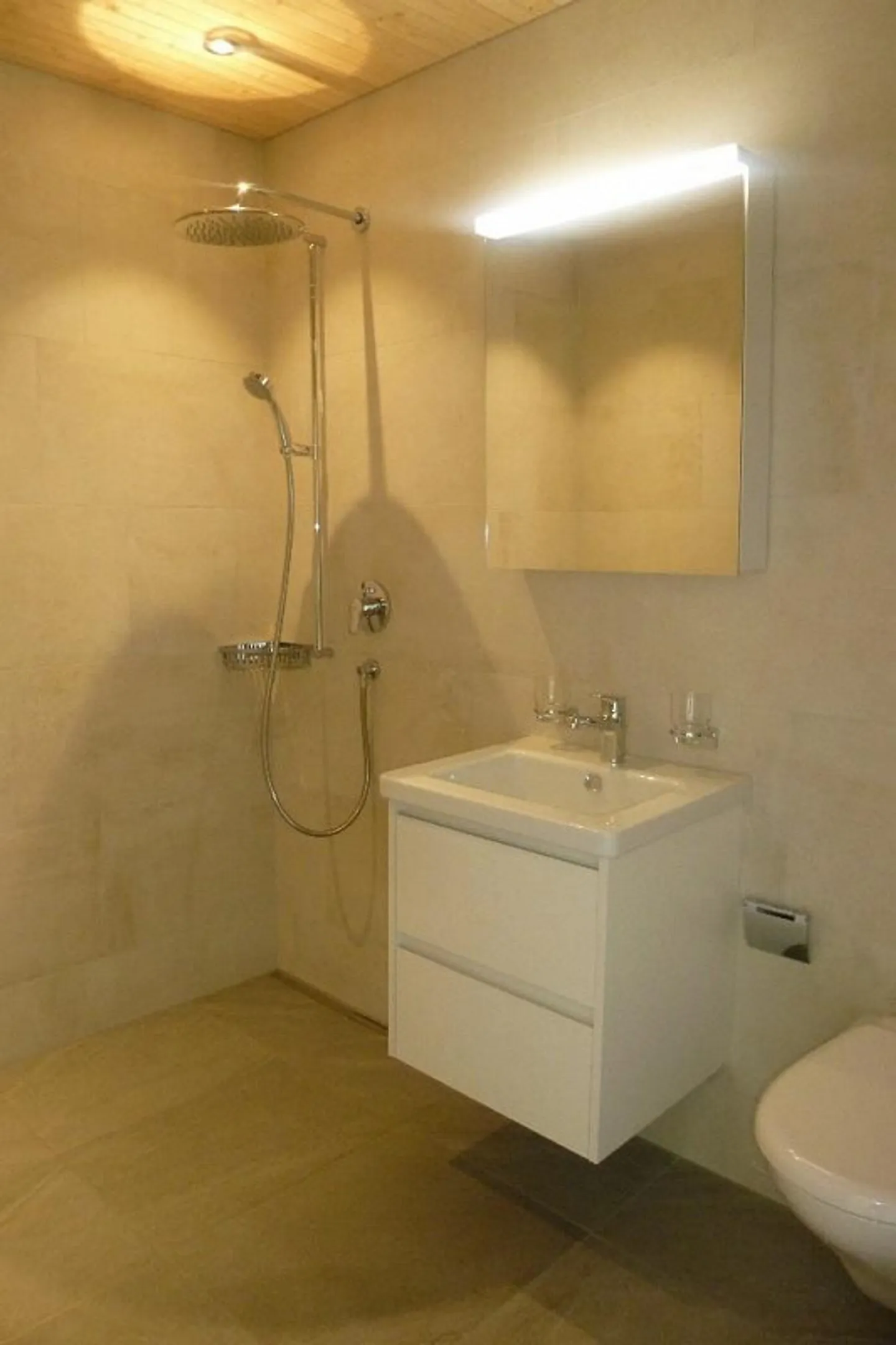 Appartamento esclusivo e moderno di 4,5 stanze con molti extra - Foto 9 di 14