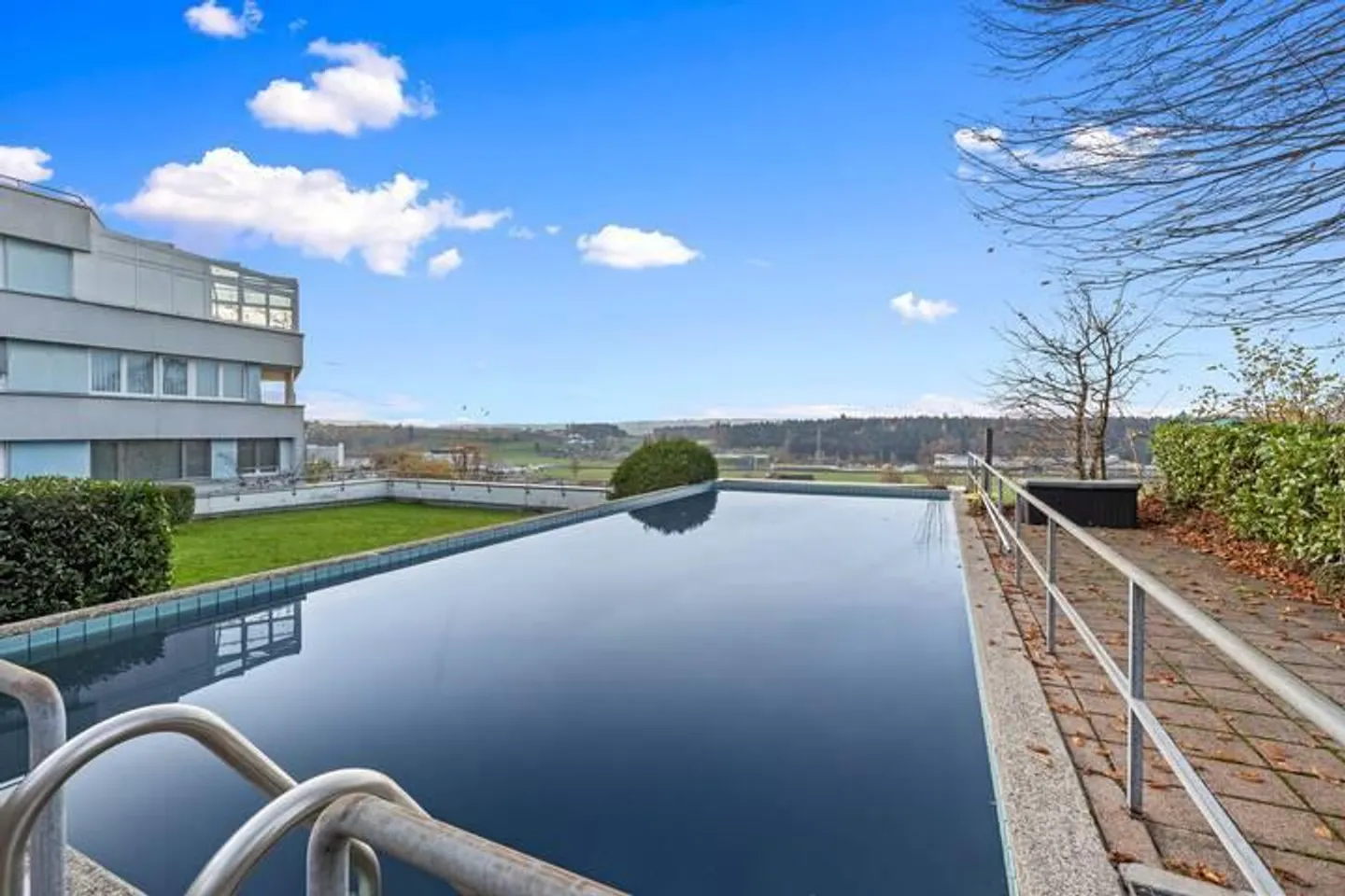 PROPRIETÀ TERRAZZATA RINNOVATA ESCLUSIVA A DIERIKON - Foto 7 di 8